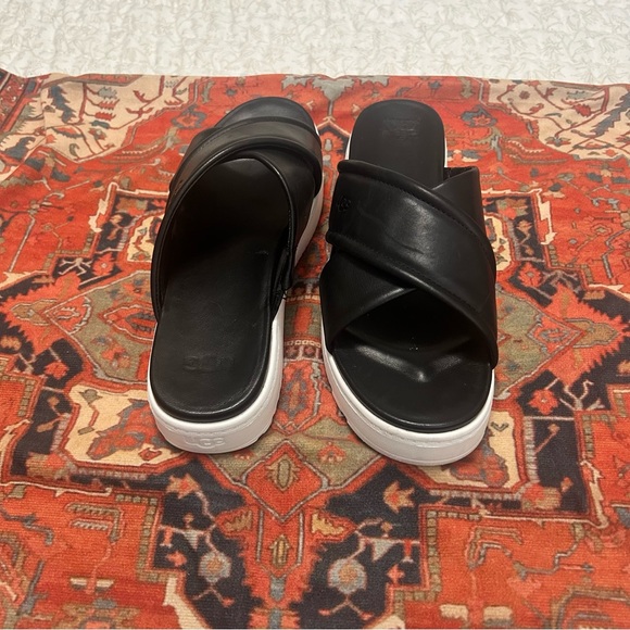 UGG Women's Zayne Crossband Sandal Black Leather SZ: 9.5 - Picture 5 of 8